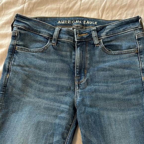 American Eagle medium wash jeans. Size 6 regular - Picture 6 of 8